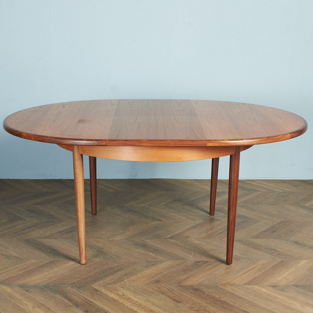 G-PLAN Extension Round Dining Table #74514