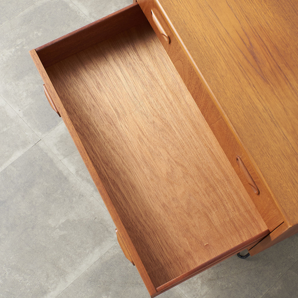 [65677][G-PLAN] Fresco 3-drawer chest/custom iron legs