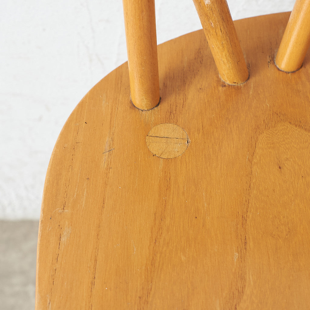 X型貫 ヴァイオリンシェイプ座面 ラティスドチェア