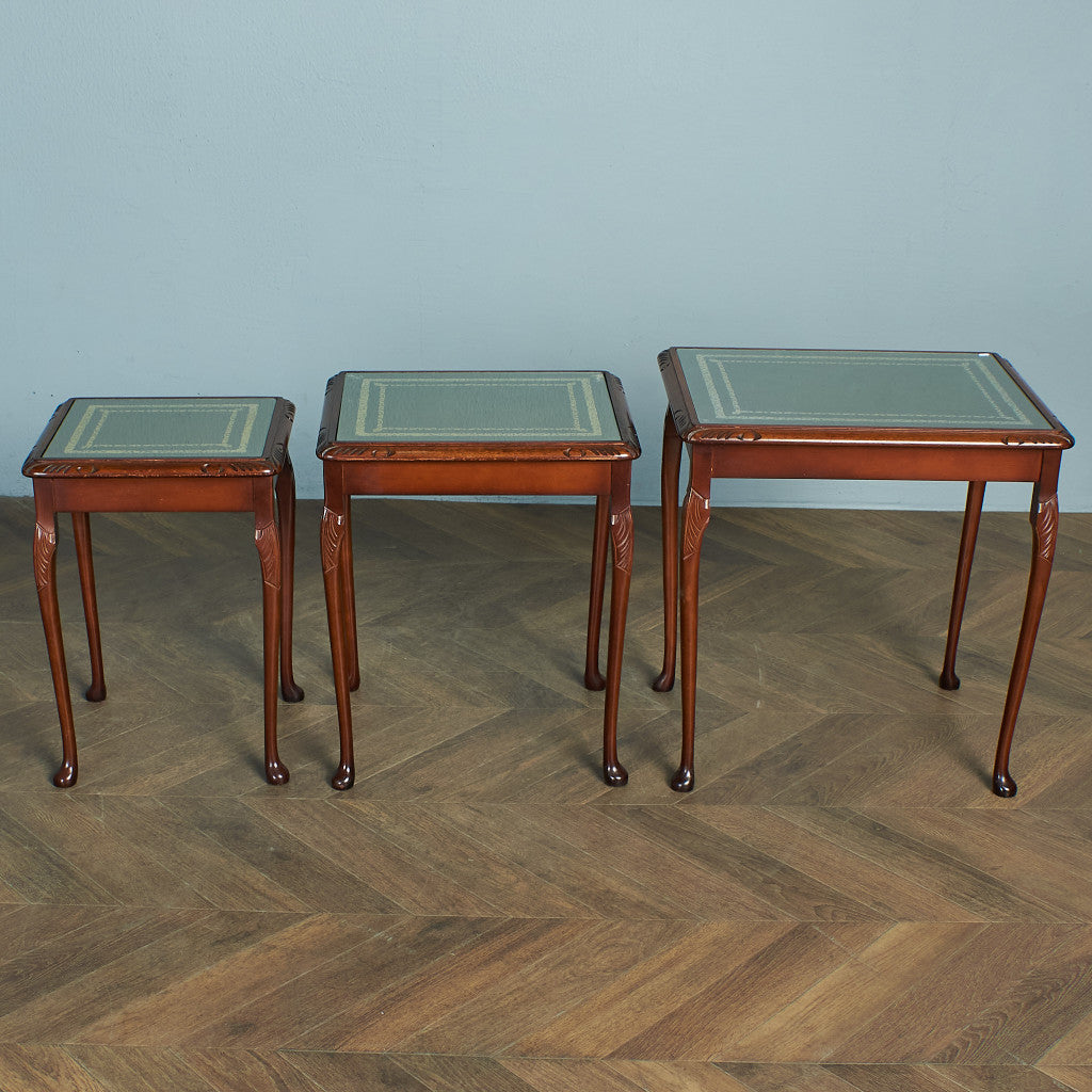 British classic glass top nesting table #78638