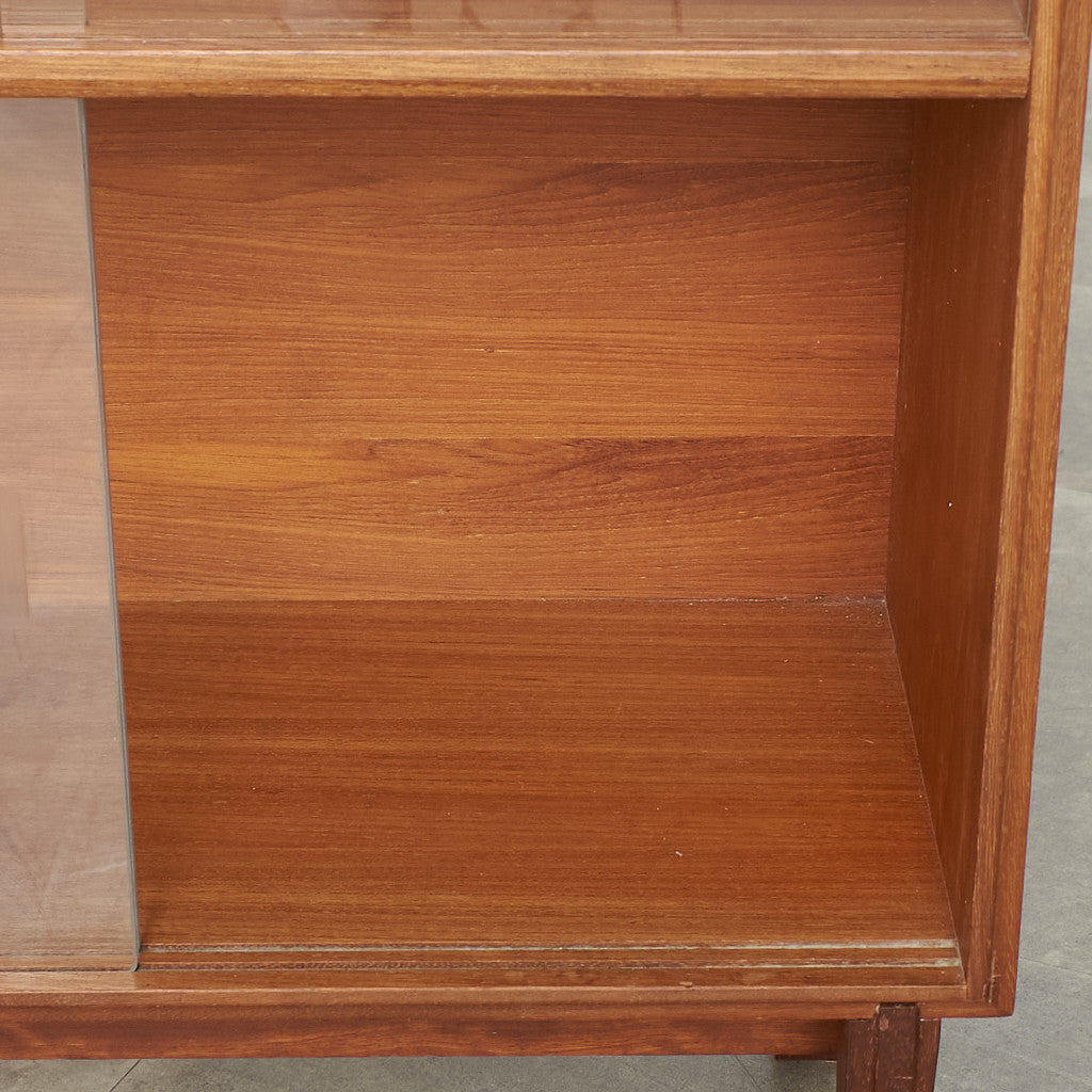 [67613] British vintage glass bookcase