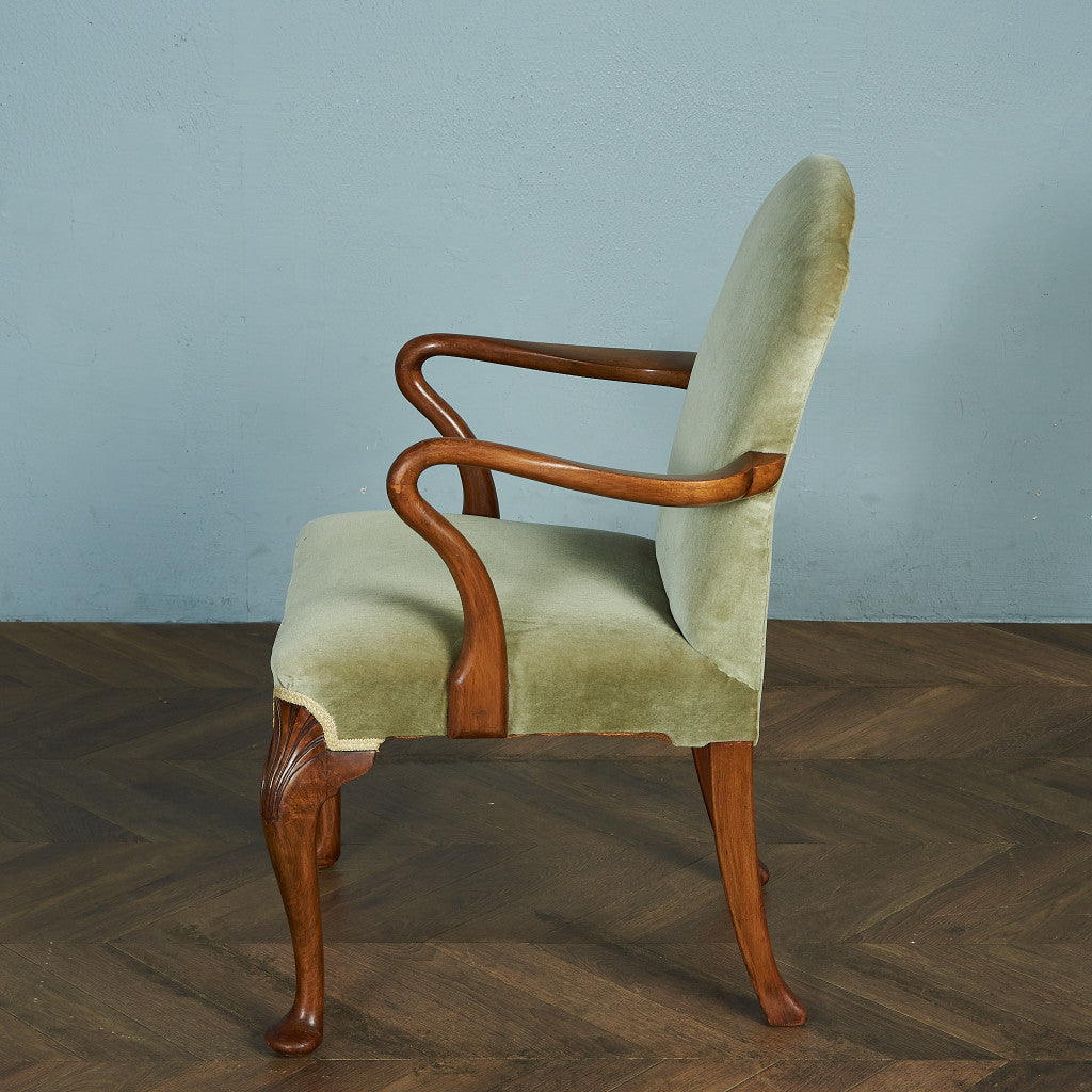 British Classic Armchair #81908