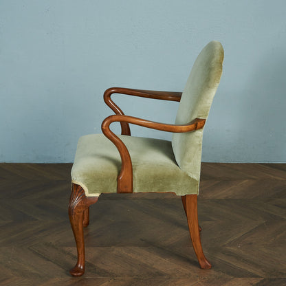British Classic Armchair #81908