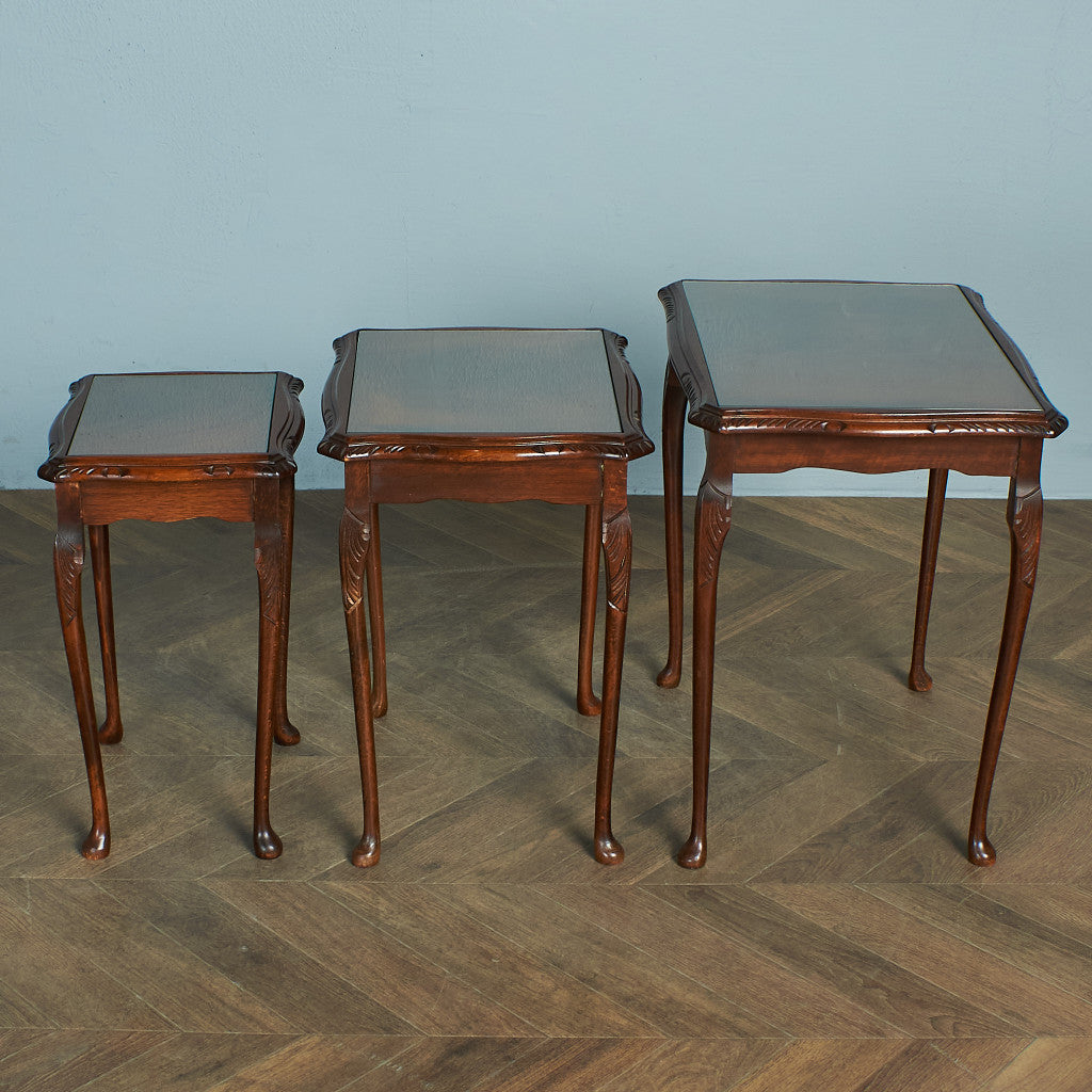 British classic glass top nesting table #78649