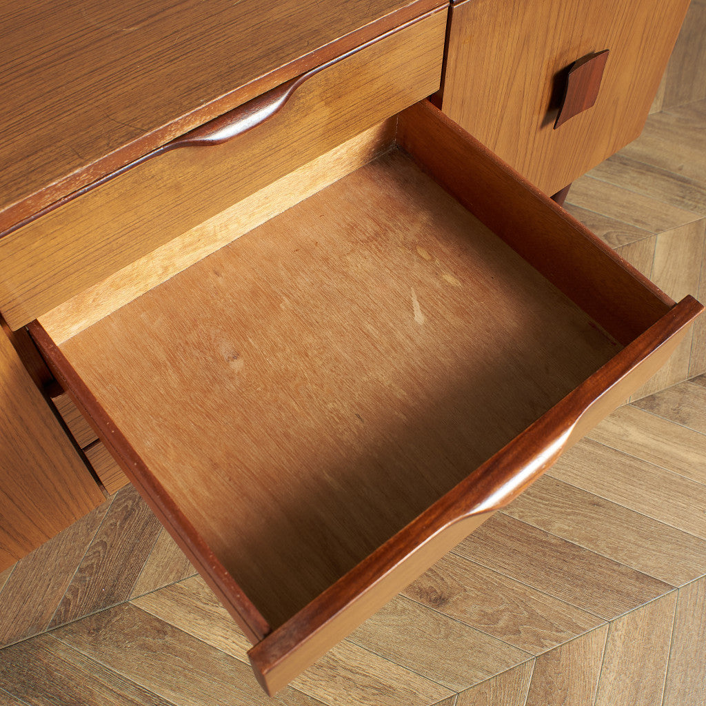 Europa furniture ヴィンテージ サイドボード