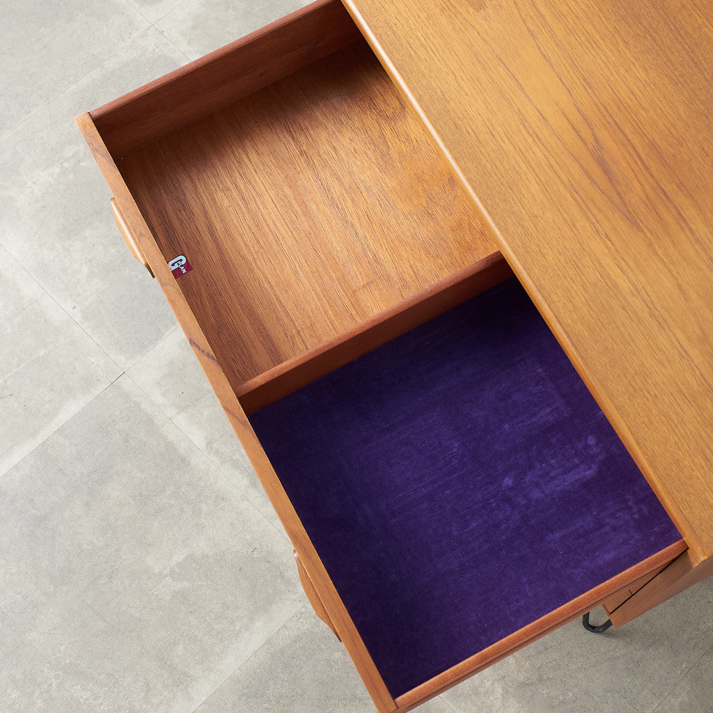 [65677][G-PLAN] Fresco 3-drawer chest/custom iron legs