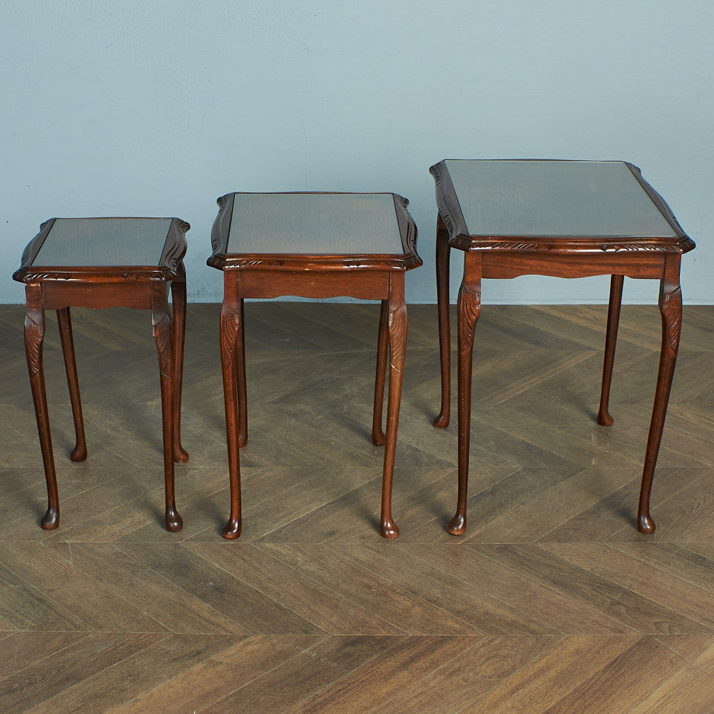 British classic glass top nesting table #78649