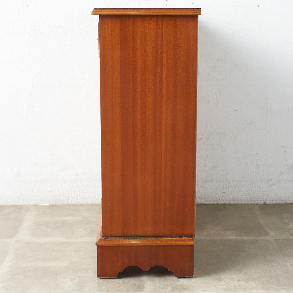 The George Honeyball Collection キャビネット