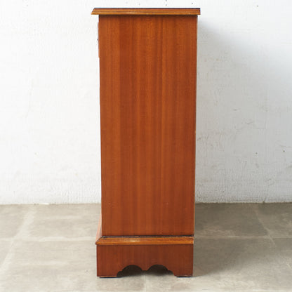 The George Honeyball Collection キャビネット