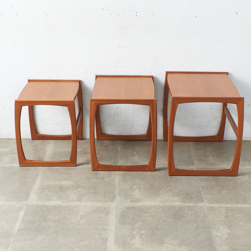[67326] British vintage nesting table