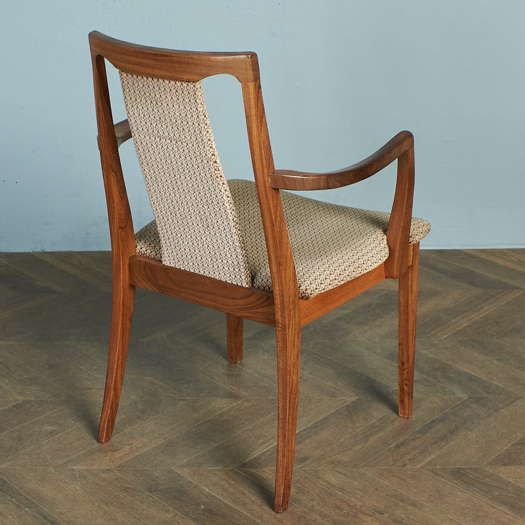 Fresco パッドバックダイニングアームチェア(Carver Chair 4567D)