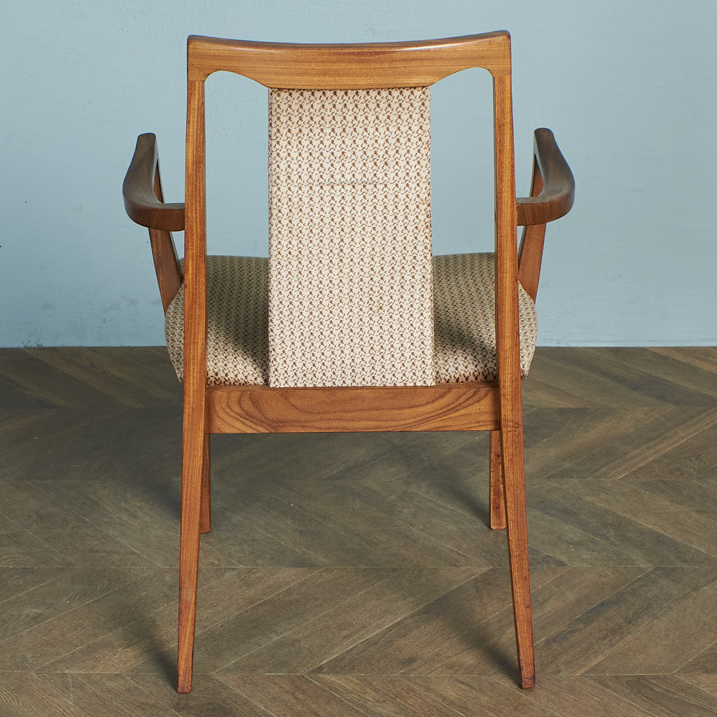 Fresco パッドバックダイニングアームチェア(Carver Chair 4567D)