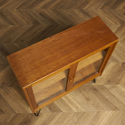 ジープラン G-PLAN Fresco ガラスキャビネット / カスタム アイアン ヘアピンレッグ #87027