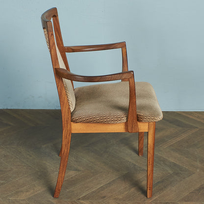 Fresco パッドバックダイニングアームチェア(Carver Chair 4567D)