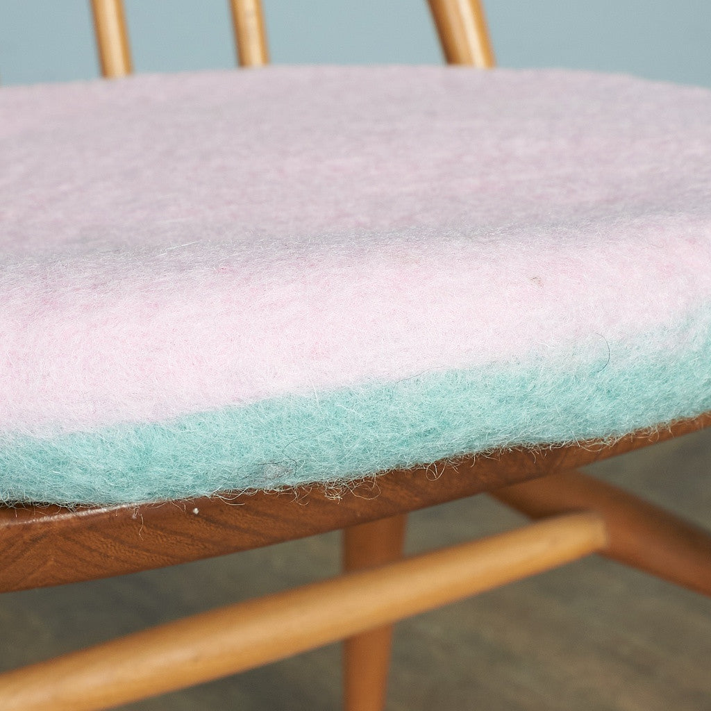 FELT ROUND CUSHION / Mink × Pink