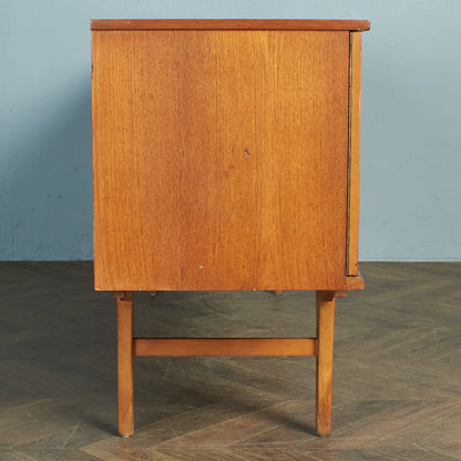 British vintage sideboard / repainted top #79763