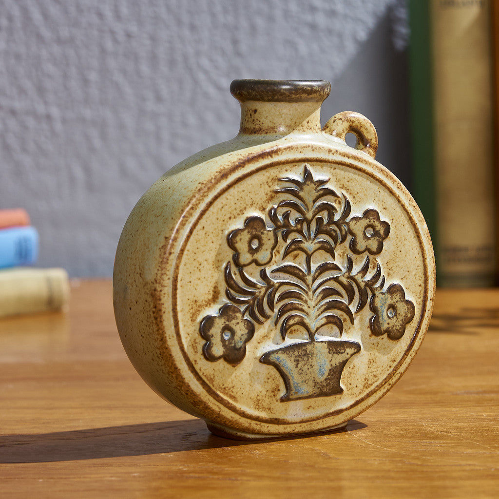 With a grip round Vase