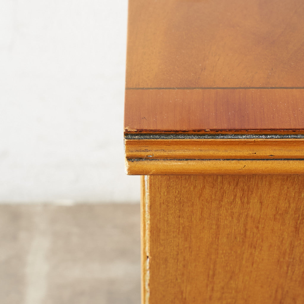 The George Honeyball Collection キャビネット