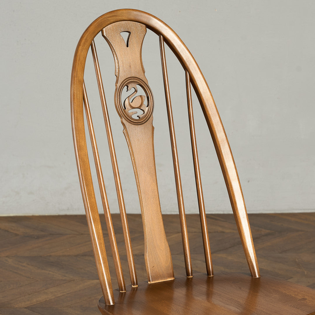 スワンバックチェア ゴールドメタルラベル