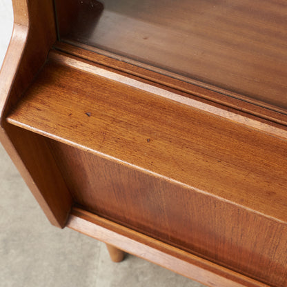[67619] British vintage glass bookcase