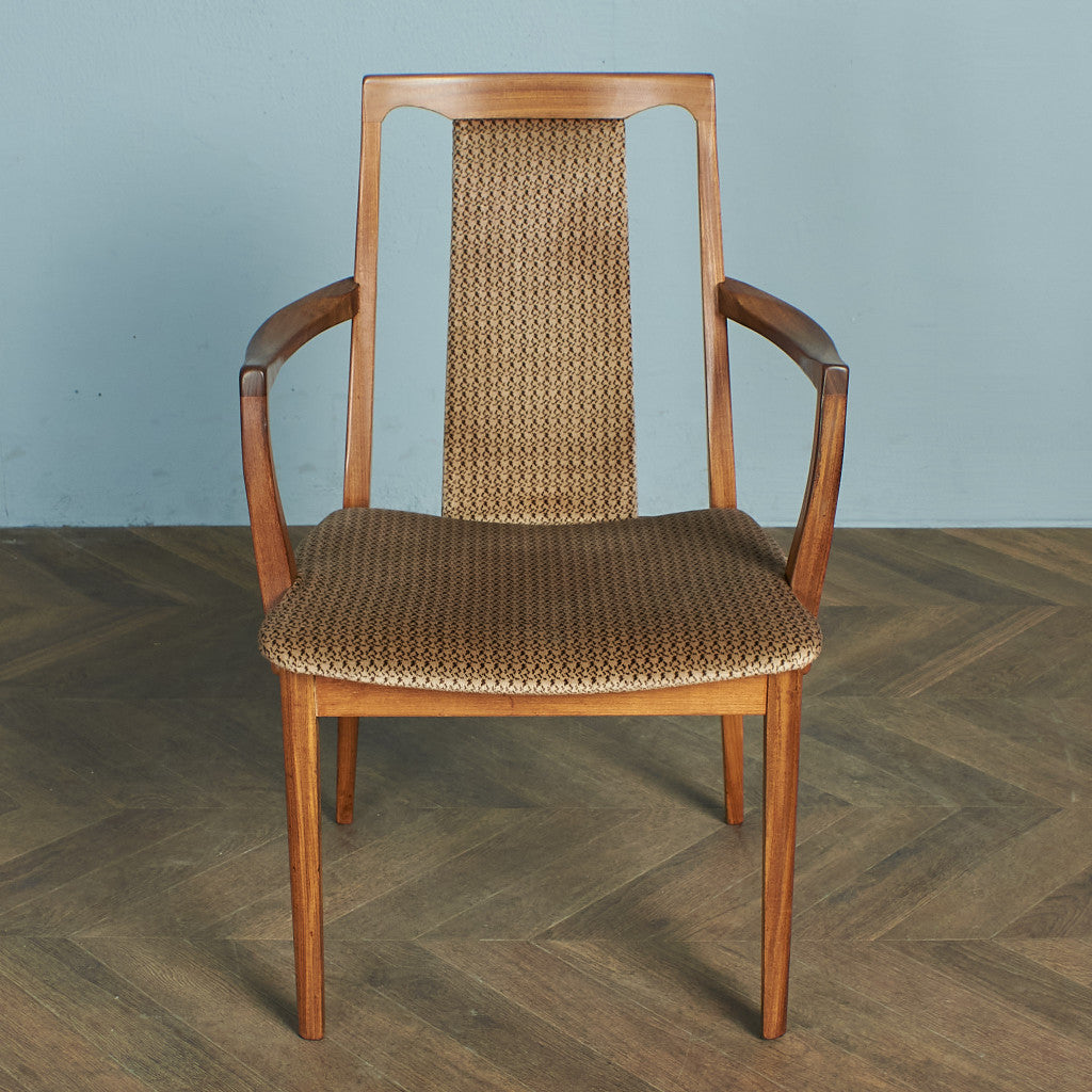 Fresco パッドバックダイニングアームチェア(Carver Chair 4567D)