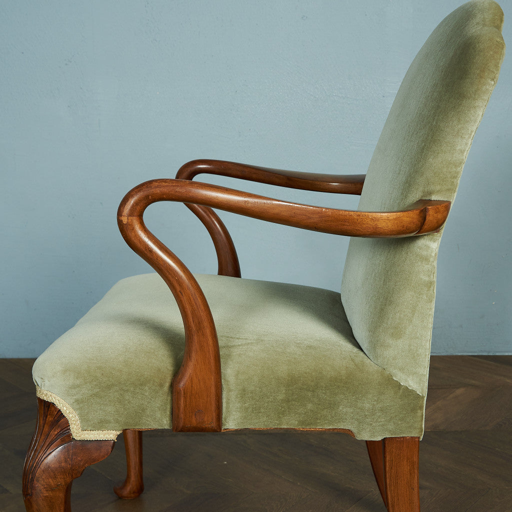 British Classic Armchair #81908