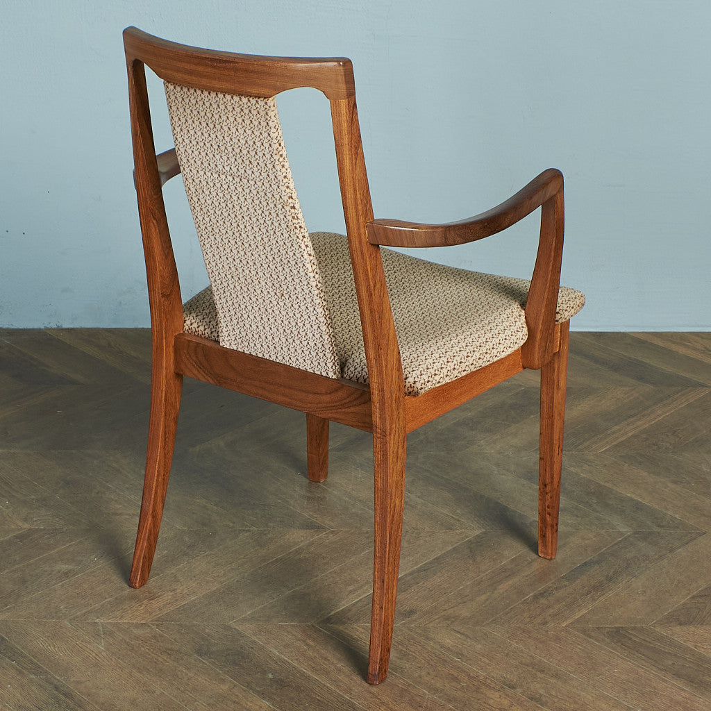 Fresco パッドバックダイニングアームチェア(Carver Chair 4567D)
