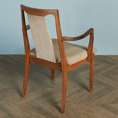 Fresco パッドバックダイニングアームチェア(Carver Chair 4567D)