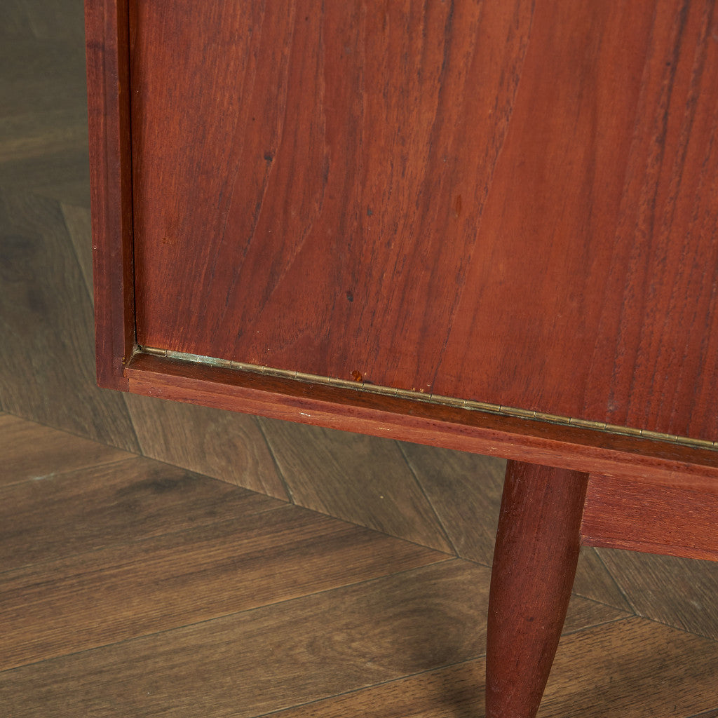 White &amp; Newton Vintage Sideboard #80484