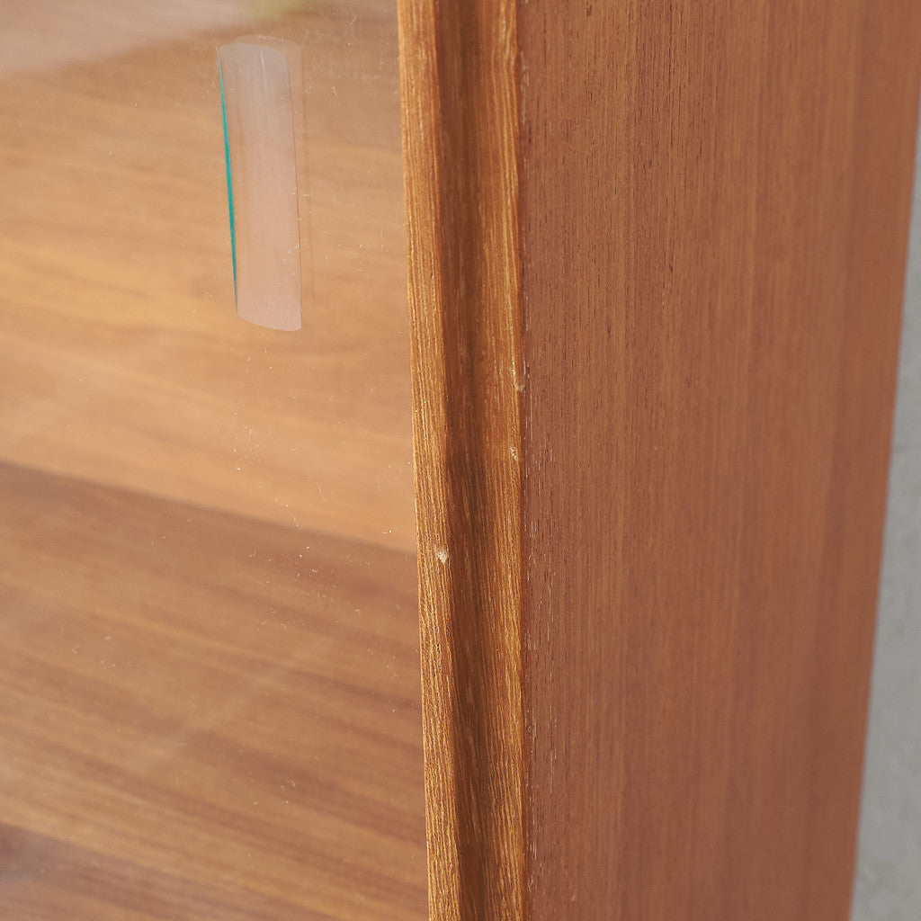 [67613] British vintage glass bookcase