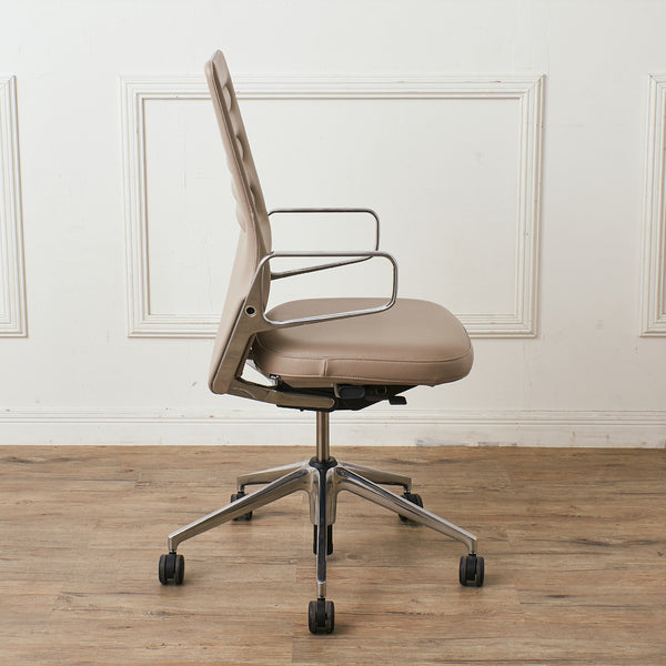 Vitra AC4
