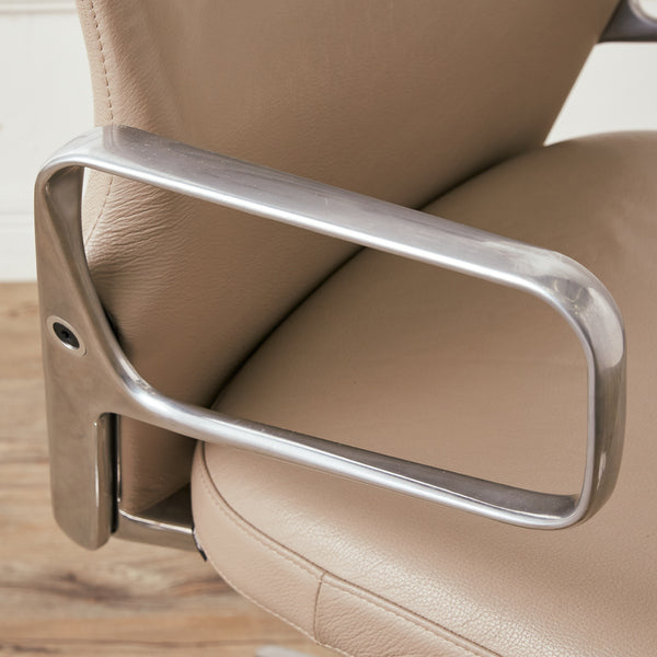 Vitra AC4