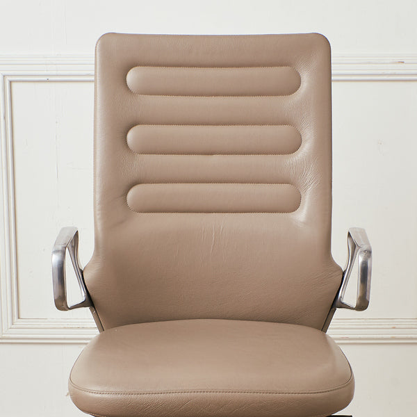 Vitra AC4