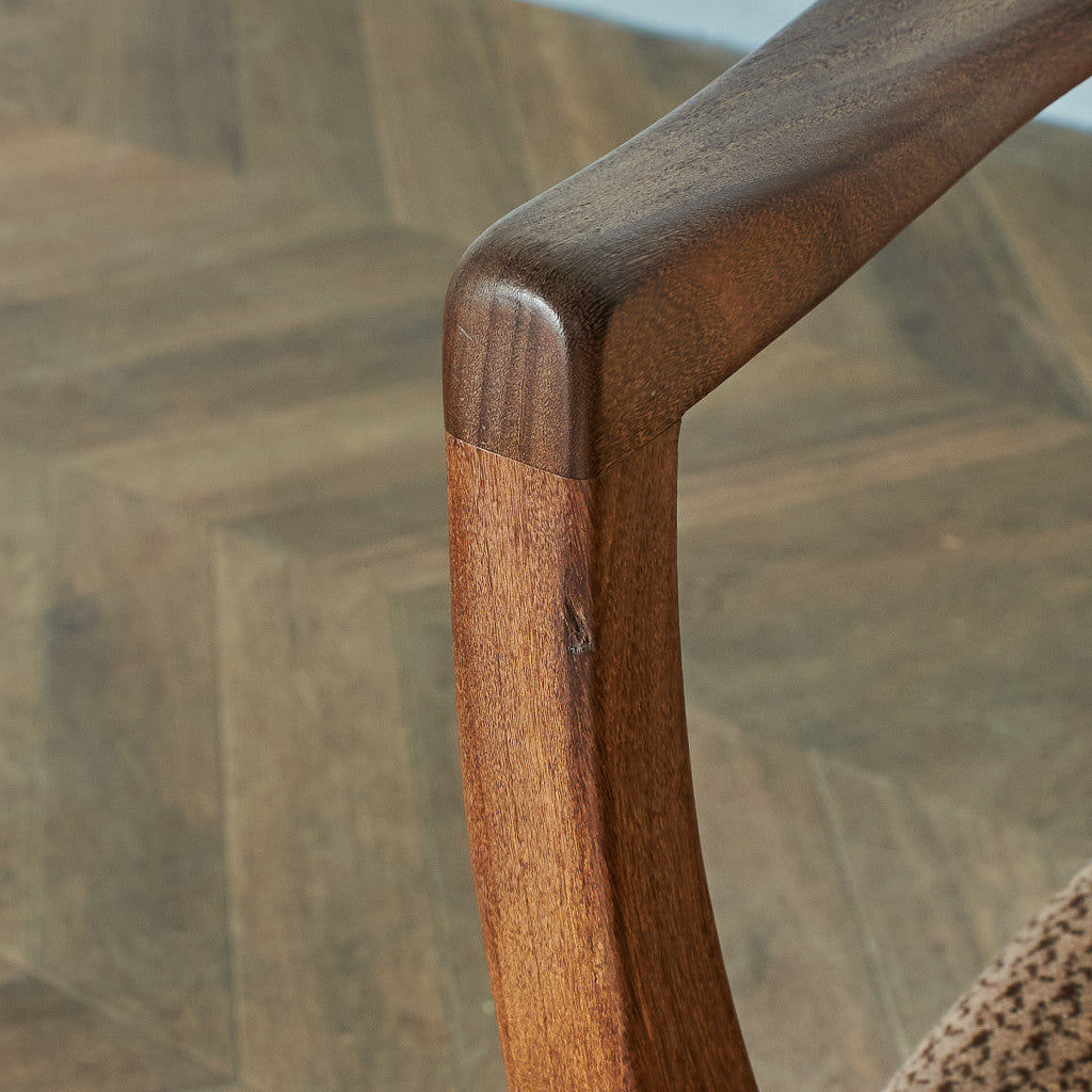Fresco パッドバックダイニングアームチェア(Carver Chair 4567D)