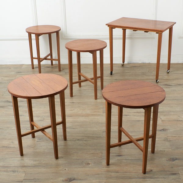 Poul Hundevad  ネストテーブル