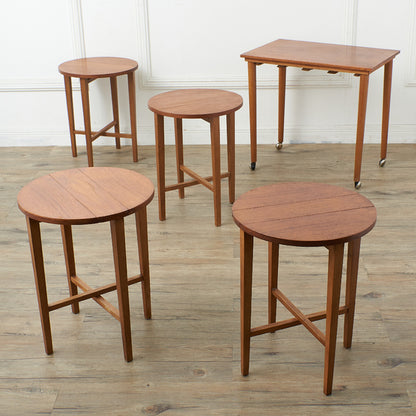 Poul Hundevad  ネストテーブル
