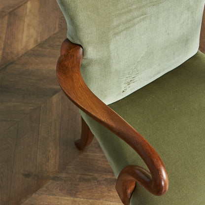 British Classic Armchair #81908