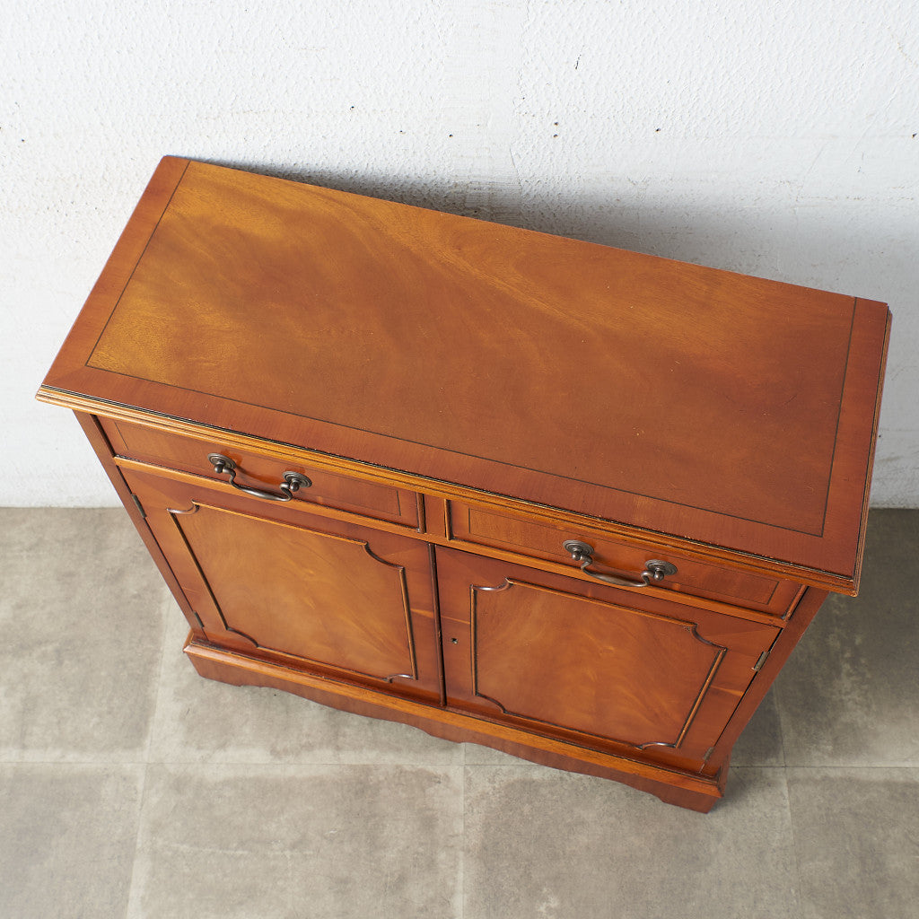 The George Honeyball Collection キャビネット