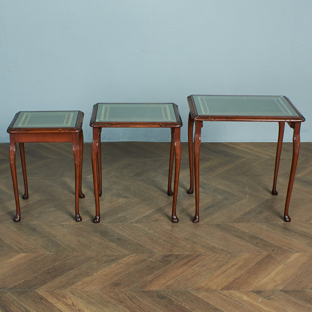 British classic glass top nesting table #78638