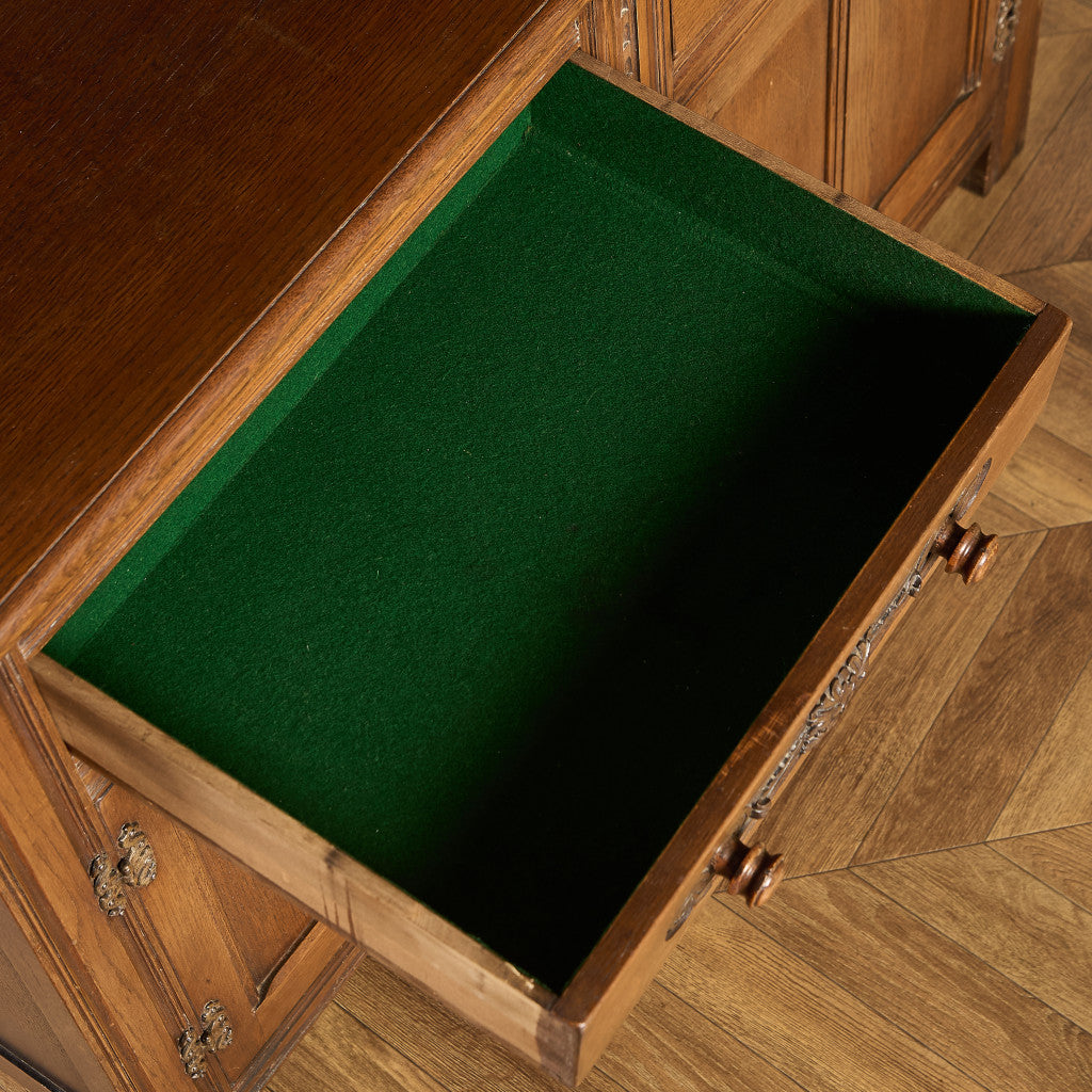 Gomme Furniture Wycombe ガラス キャビネット