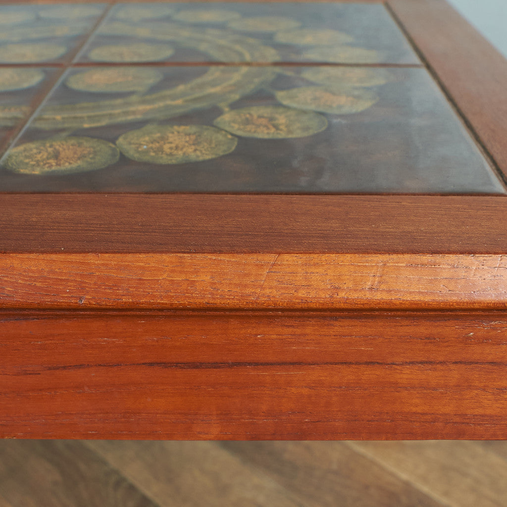 [67524][MOBELFABRIKKEN TOFTEN] Vintage Danish coffee table