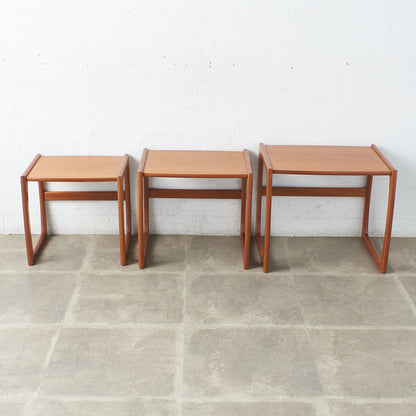 [67326] British vintage nesting table