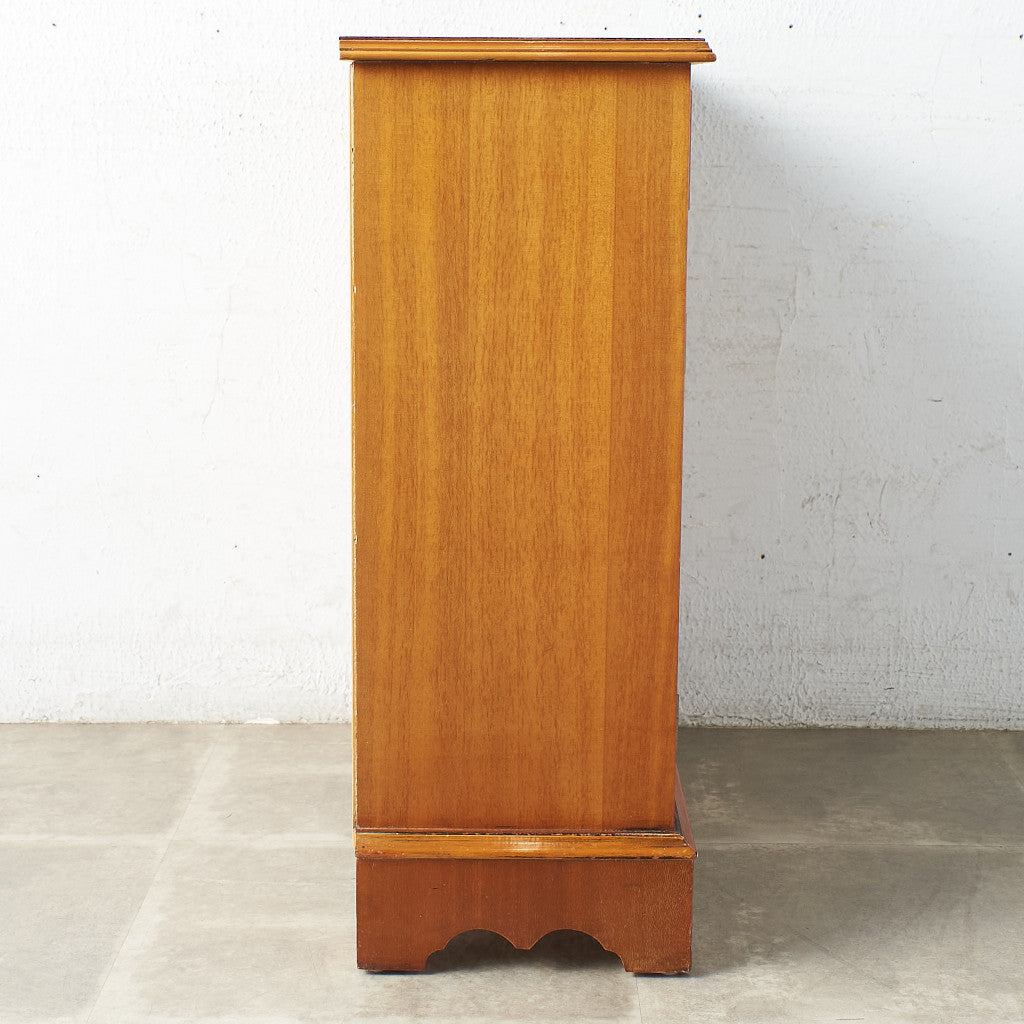 The George Honeyball Collection キャビネット