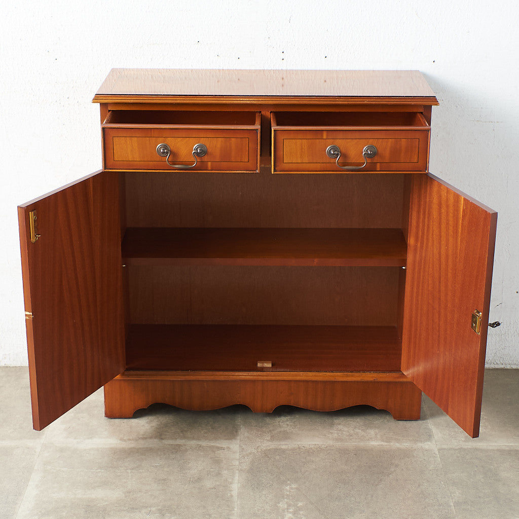 The George Honeyball Collection キャビネット