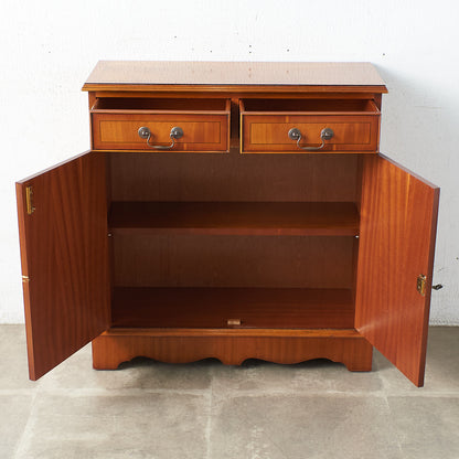 The George Honeyball Collection キャビネット