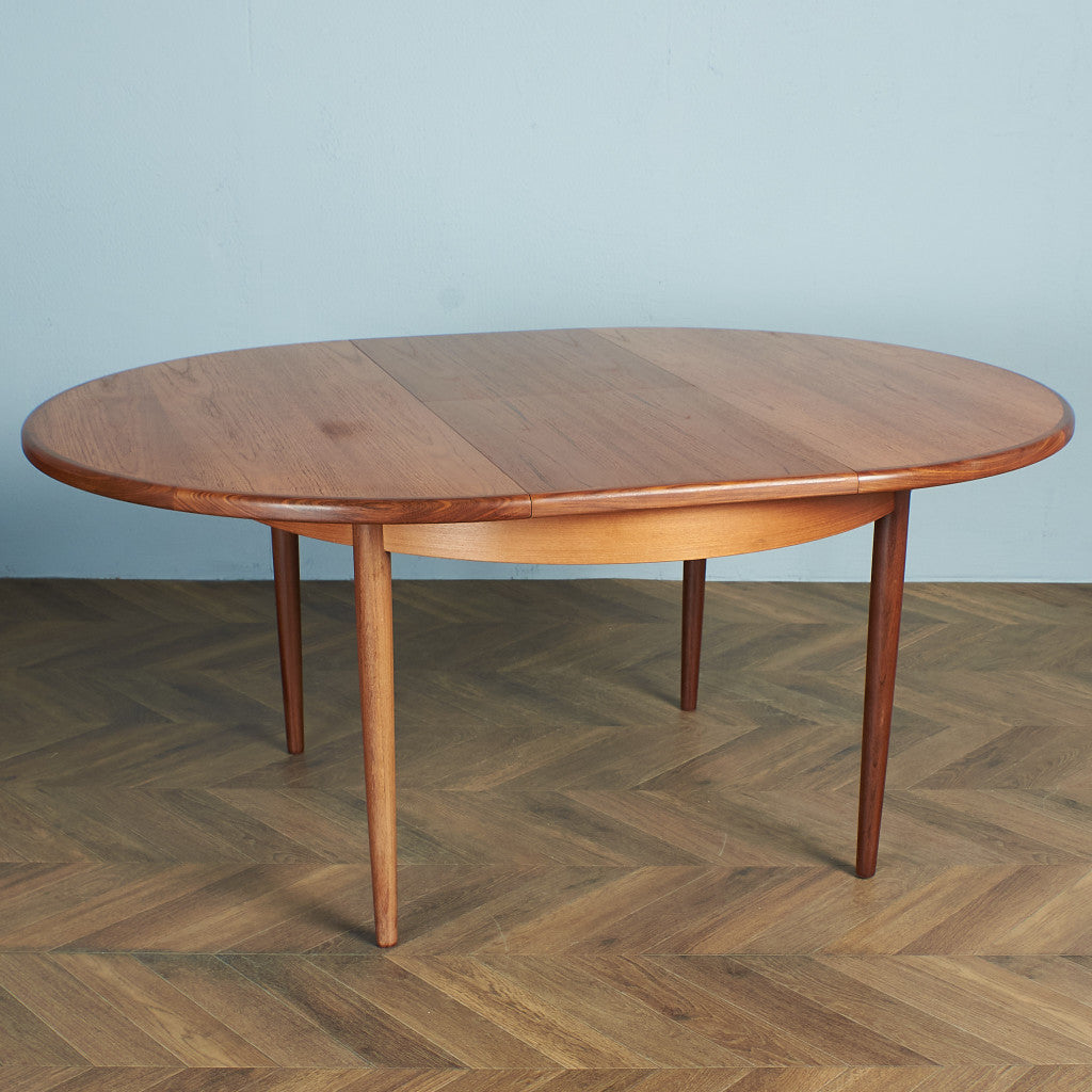 G-PLAN Extension Round Dining Table #74514