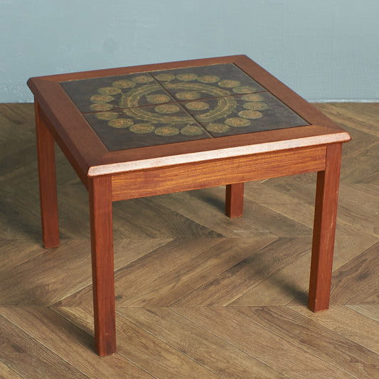[67524][MOBELFABRIKKEN TOFTEN] Vintage Danish coffee table