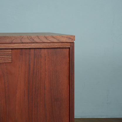 White &amp; Newton Vintage Sideboard #80484