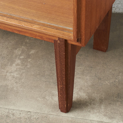 [67613] British vintage glass bookcase