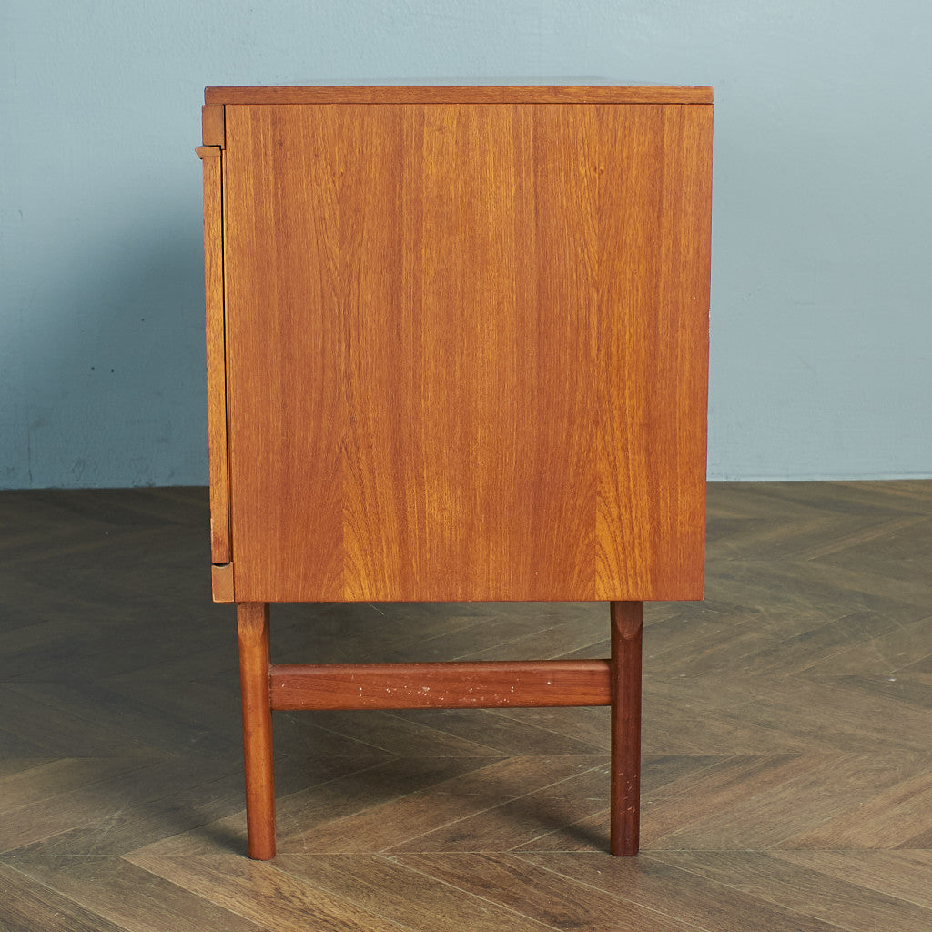 Elliotts Of Newbury Vintage Sideboard #77367